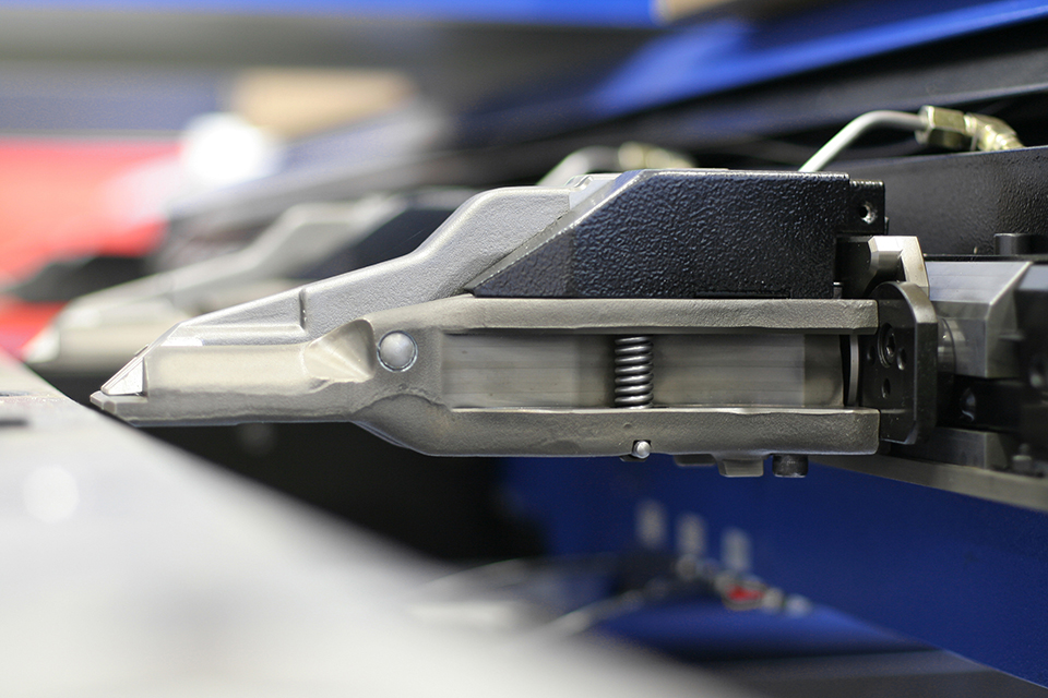 Hydraulic metal shear