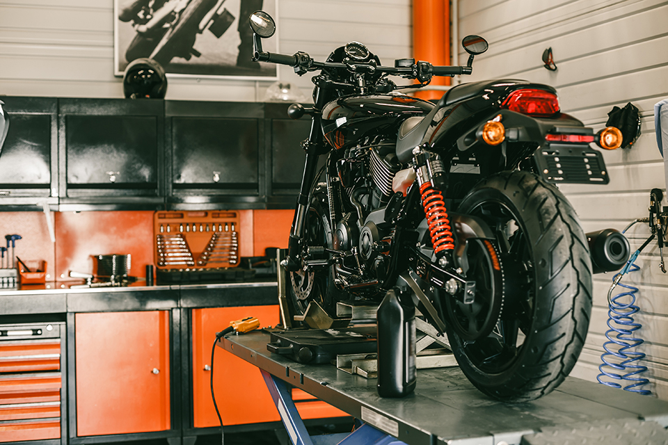 Motorcycle lift and assembly station